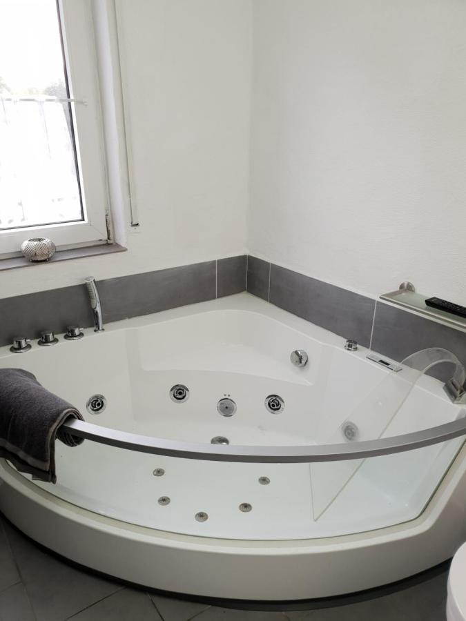 Schoene Wohnung Kleiner Onkel Auf Idyllischem Reiterhof Nahe Burg Eltz Münstermaifeld Buitenkant foto