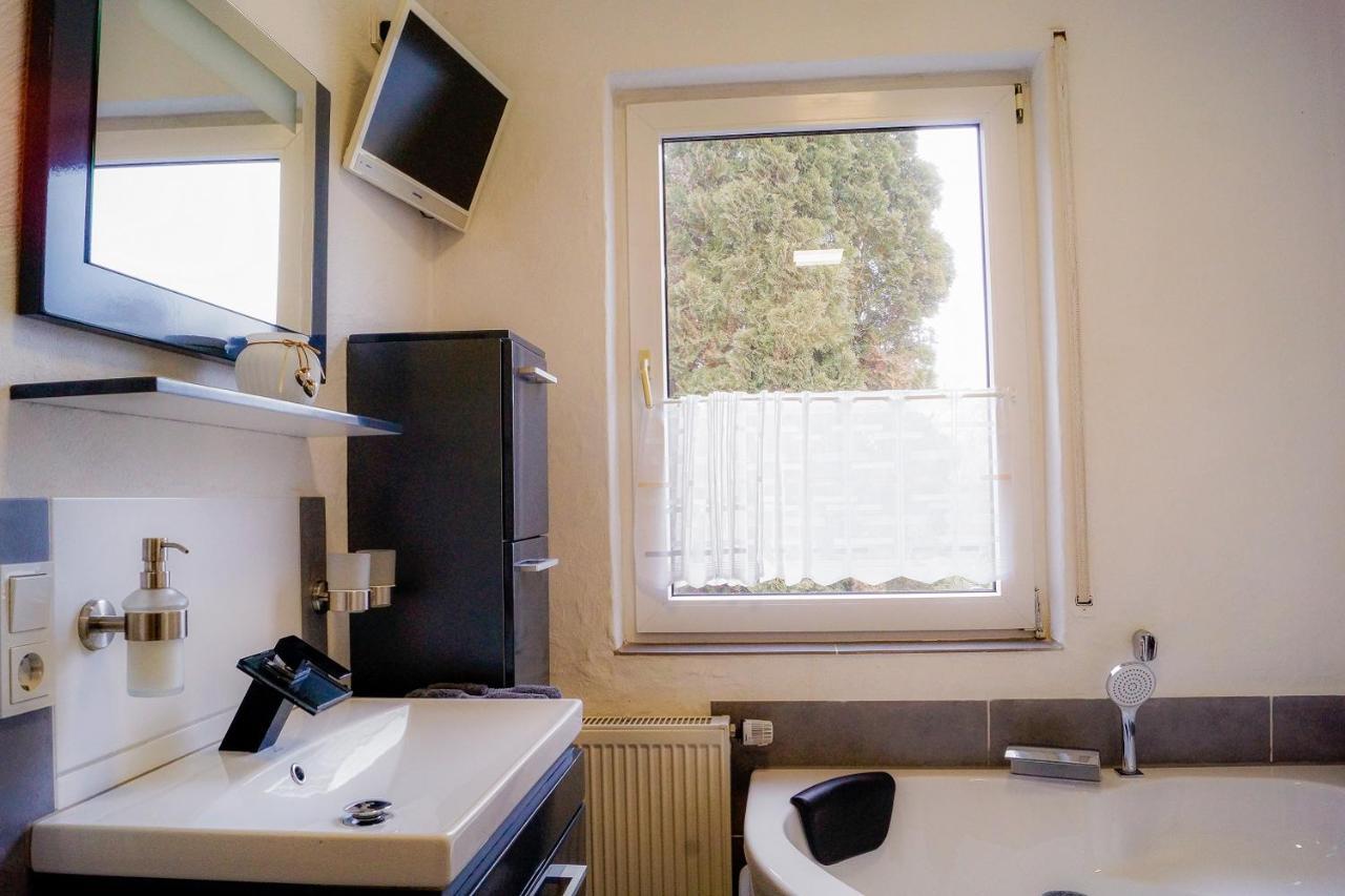 Schoene Wohnung Kleiner Onkel Auf Idyllischem Reiterhof Nahe Burg Eltz Münstermaifeld Buitenkant foto