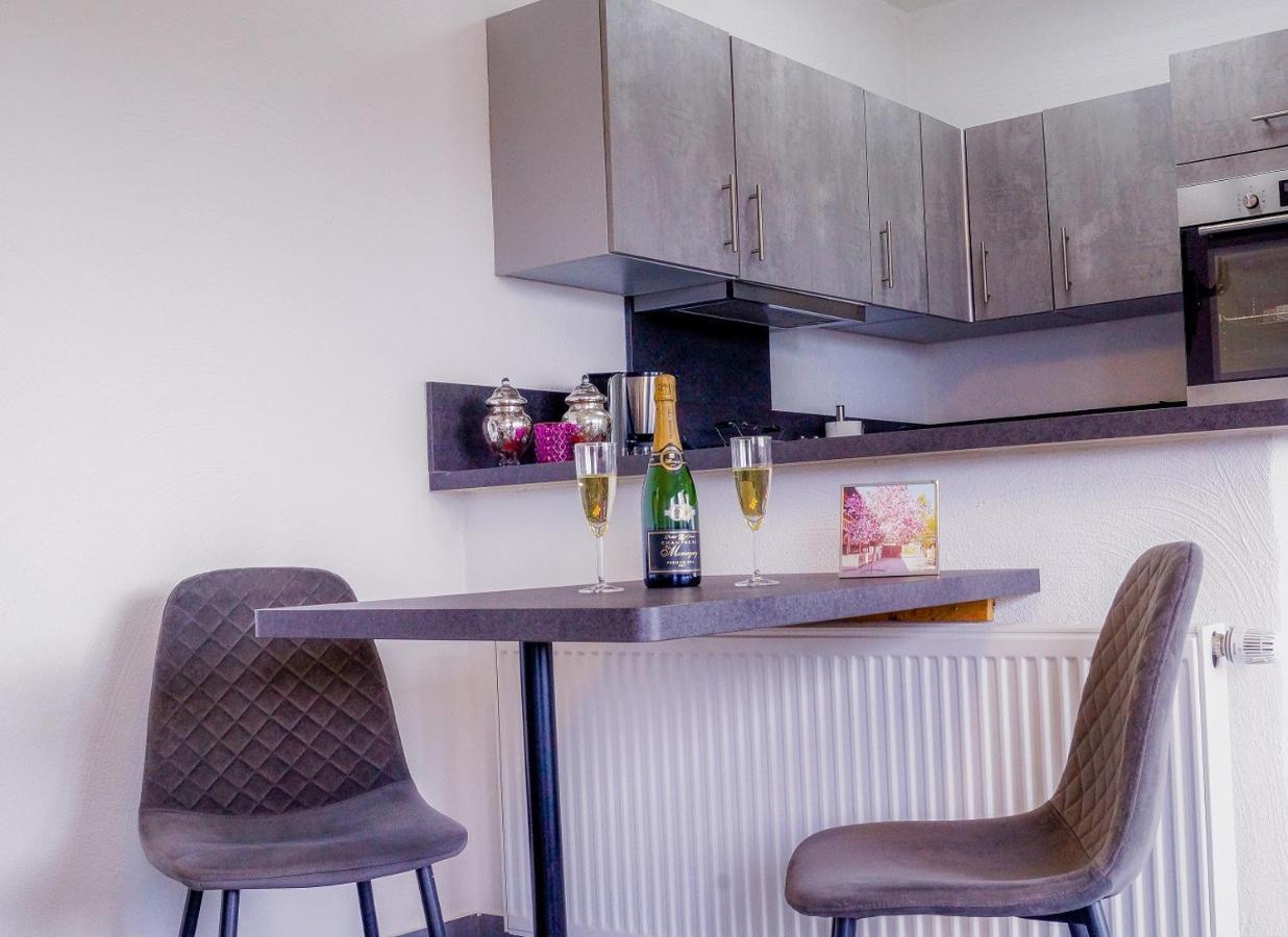 Schoene Wohnung Kleiner Onkel Auf Idyllischem Reiterhof Nahe Burg Eltz Münstermaifeld Buitenkant foto